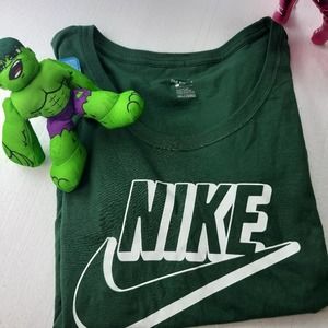 Nike Tee NEW M green